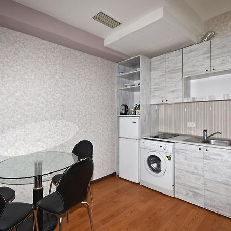 Armenak Apartment No 8, Abovyan Street Jerevan Buitenkant foto