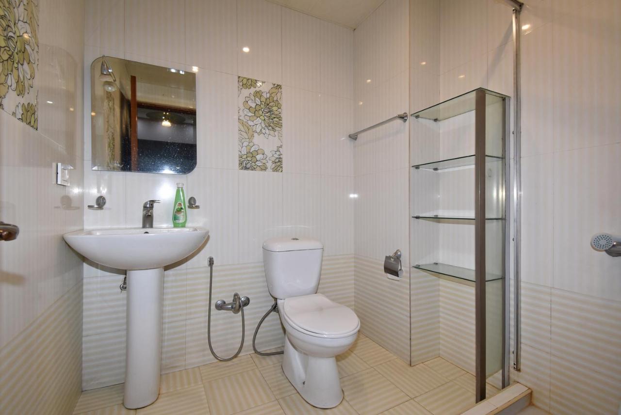 Armenak Apartment No 8, Abovyan Street Jerevan Buitenkant foto
